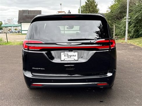 New 2026 Chrysler Pacifica Select image 35