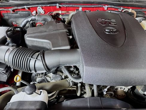 Used 2023 Toyota Tacoma SR5 AWD/4WD image 31