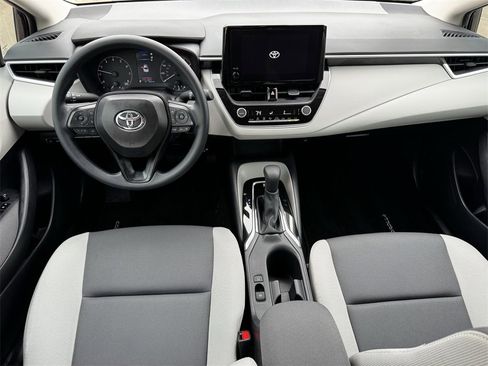 Used 2025 Toyota Corolla LE image 13