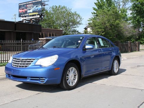 Used 2007 Chrysler Sebring Touring FWD image 2