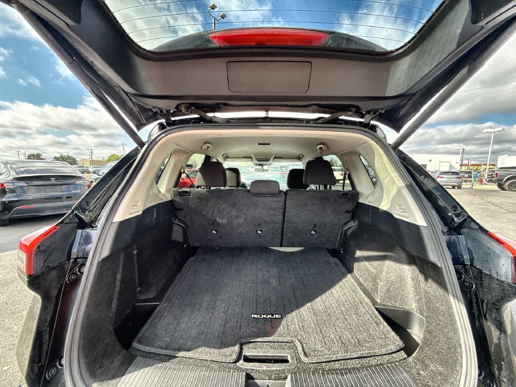Used 2024 Nissan Rogue SV FWD image 25
