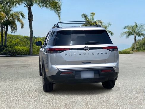 Certified 2024 Nissan Pathfinder SV FWD image 4