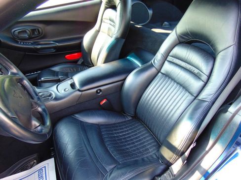 Used 2001 Chevrolet Corvette Coupe w/ Preferred Equipment Group1 RWD image 9