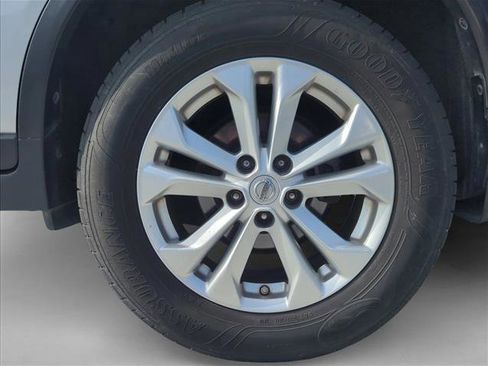 Used 2015 Nissan Rogue SV w/ SV Premium Package image 9