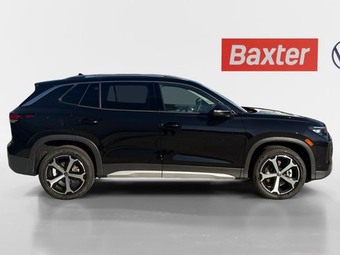 New 2025 Volkswagen Tiguan SE image 13