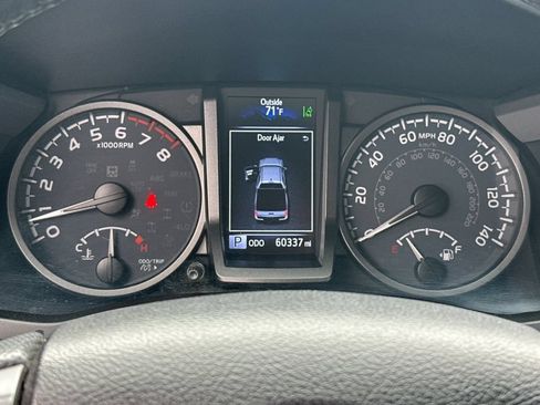 Used 2021 Toyota Tacoma TRD Off-Road w/ Technology Package AWD/4WD image 23