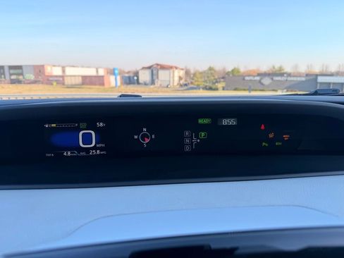 Used 2017 Toyota Prius Four image 13