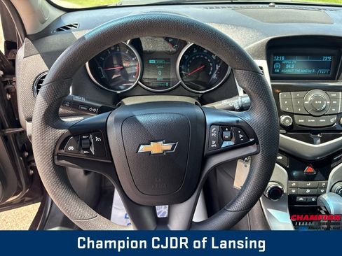 Used 2015 Chevrolet Cruze LT FWD image 17
