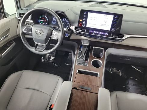 Used 2024 Toyota Sienna XLE image 15