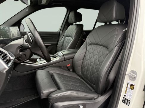 Used 2024 BMW X5 xDrive40i w/ M Sport Package AWD/4WD image 10