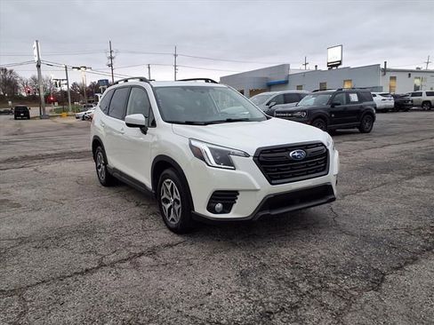 Used 2022 Subaru Forester Premium image 2