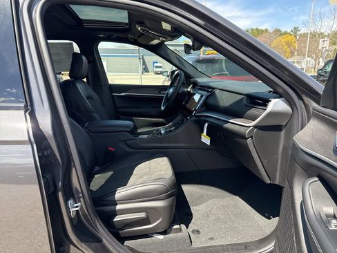 New 2026 Jeep Grand Cherokee Altitude AWD/4WD image 29