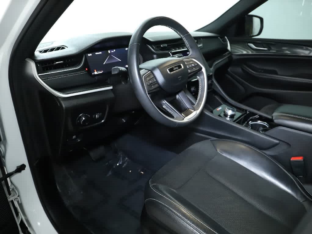 Used 2023 Jeep Grand Cherokee Altitude AWD/4WD image 17