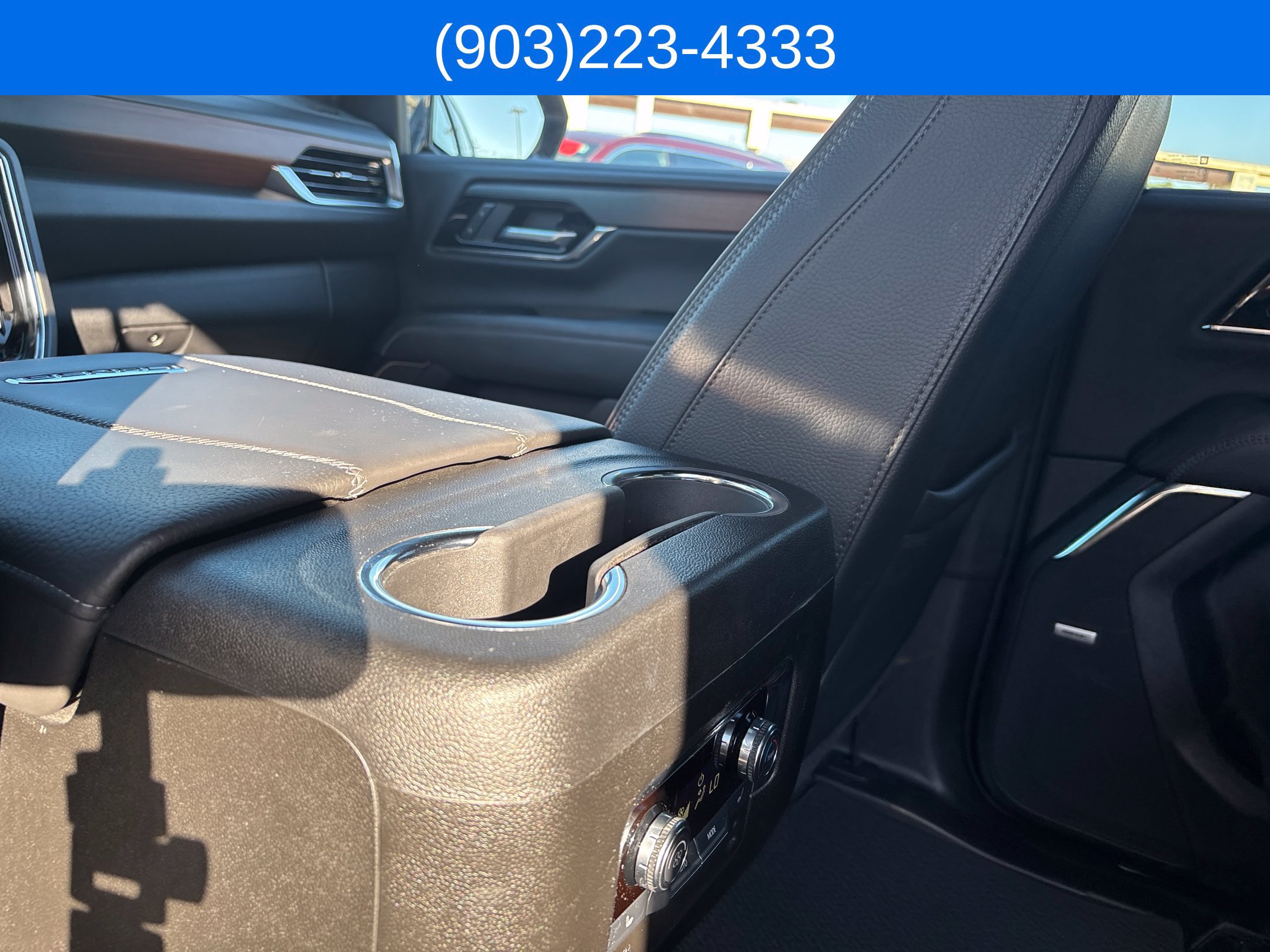Used 2025 GMC Yukon Denali AWD/4WD image 48