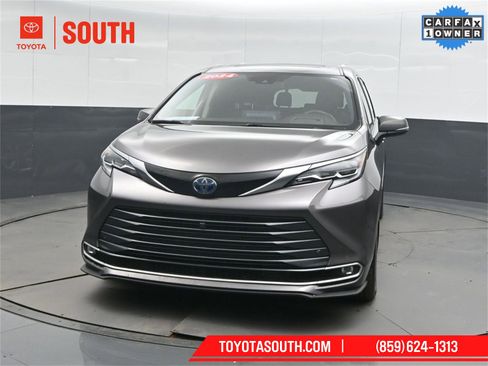 Used 2024 Toyota Sienna Platinum image 6