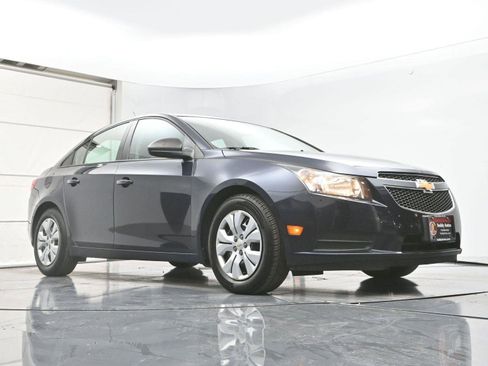 Used 2014 Chevrolet Cruze LS image 25