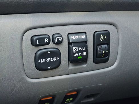 Used 2009 Toyota Sienna XLE Limited image 27