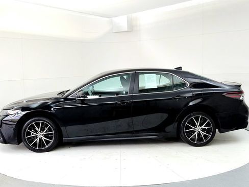 Certified 2024 Toyota Camry SE FWD image 3