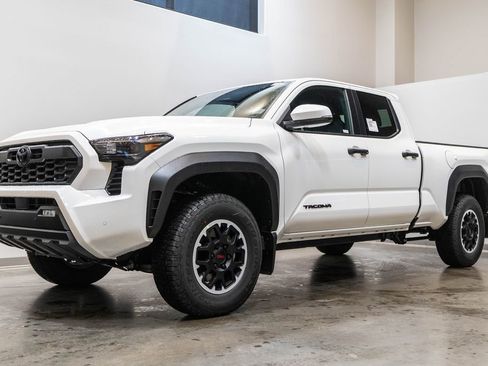 New 2026 Toyota Tacoma TRD Off-Road AWD/4WD image 3