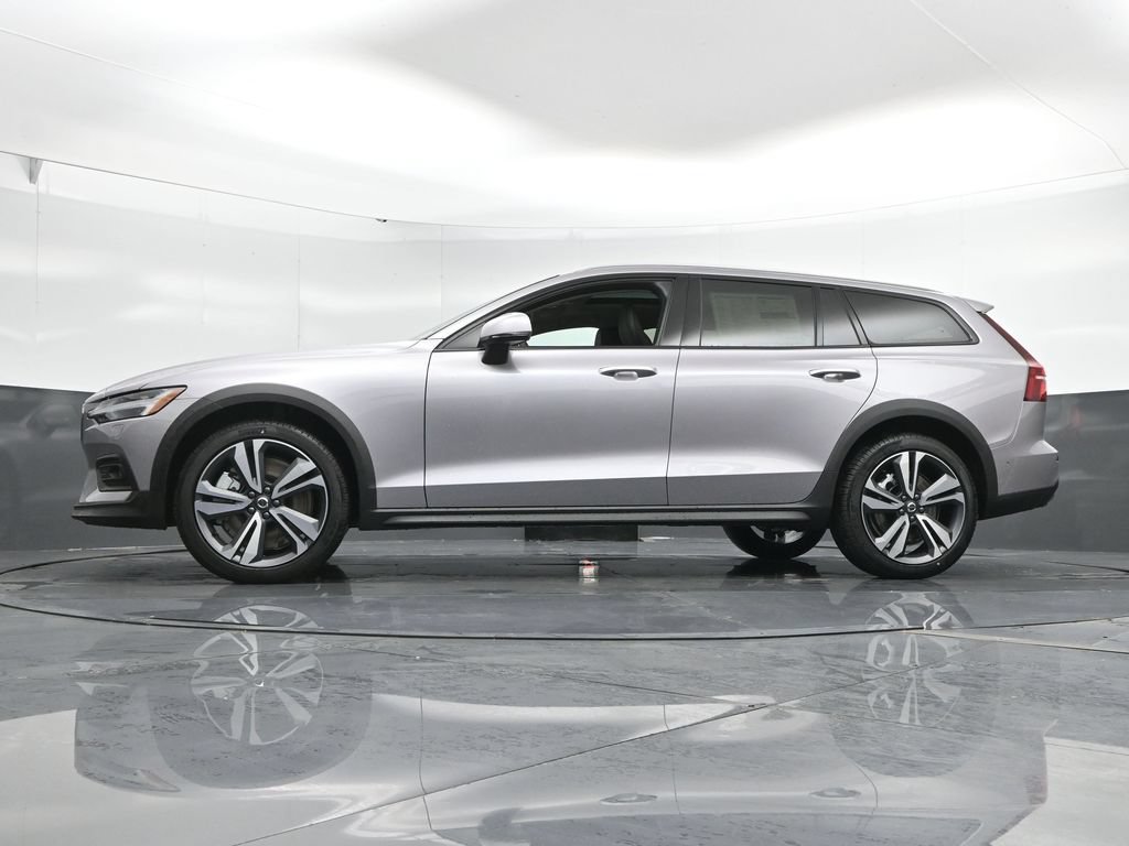 New 2026 Volvo V60 B5 Cross Country Plus w/ Climate Package AWD/4WD image 43