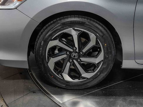 Used 2017 Honda Accord EX image 9