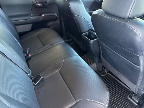 Used 2020 Toyota Tacoma TRD Sport w/ TRD Premium Sport Package AWD/4WD image 22