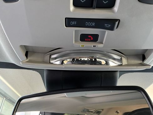 Used 2025 Toyota Sienna XLE FWD image 21