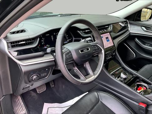 Used 2022 Jeep Grand Cherokee Limited 4xe w/ Luxury Tech Group II AWD/4WD image 18