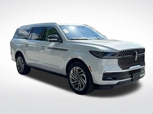 Used 2025 Lincoln Navigator L Reserve AWD/4WD image 9