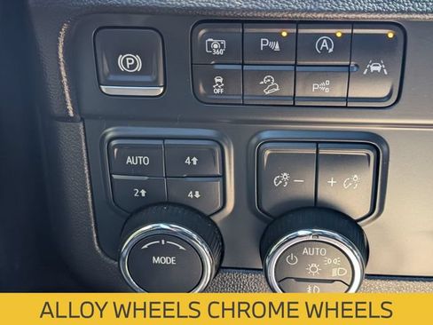 Used 2025 Chevrolet Tahoe Z71 w/ Comfort Package AWD/4WD image 19