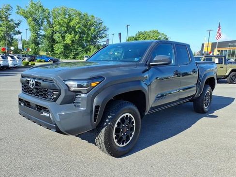 Used 2025 Toyota Tacoma TRD Off-Road AWD/4WD image 10