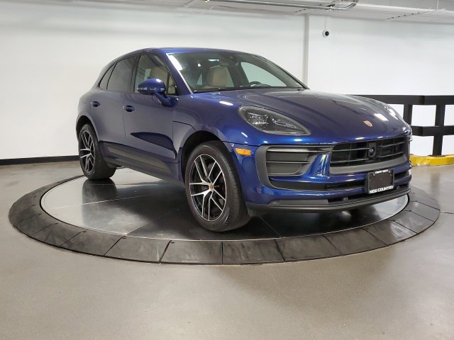 Used 2023 Porsche Macan AWD/4WD image 3