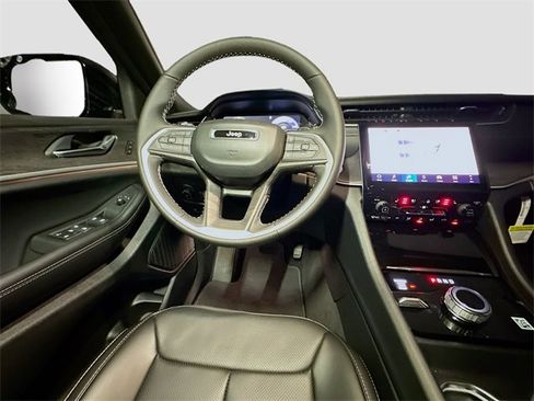 New 2025 Jeep Grand Cherokee Limited w/ Luxury Tech Group II image 27