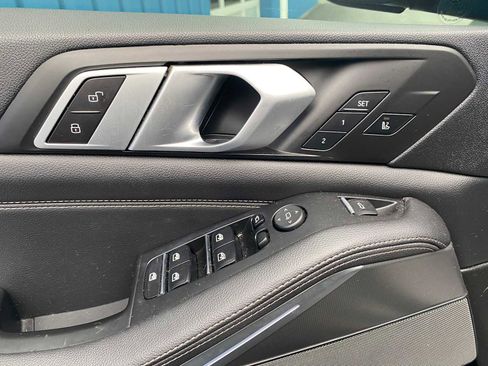 Used 2019 BMW X5 xDrive50i w/ M Sport Package image 16