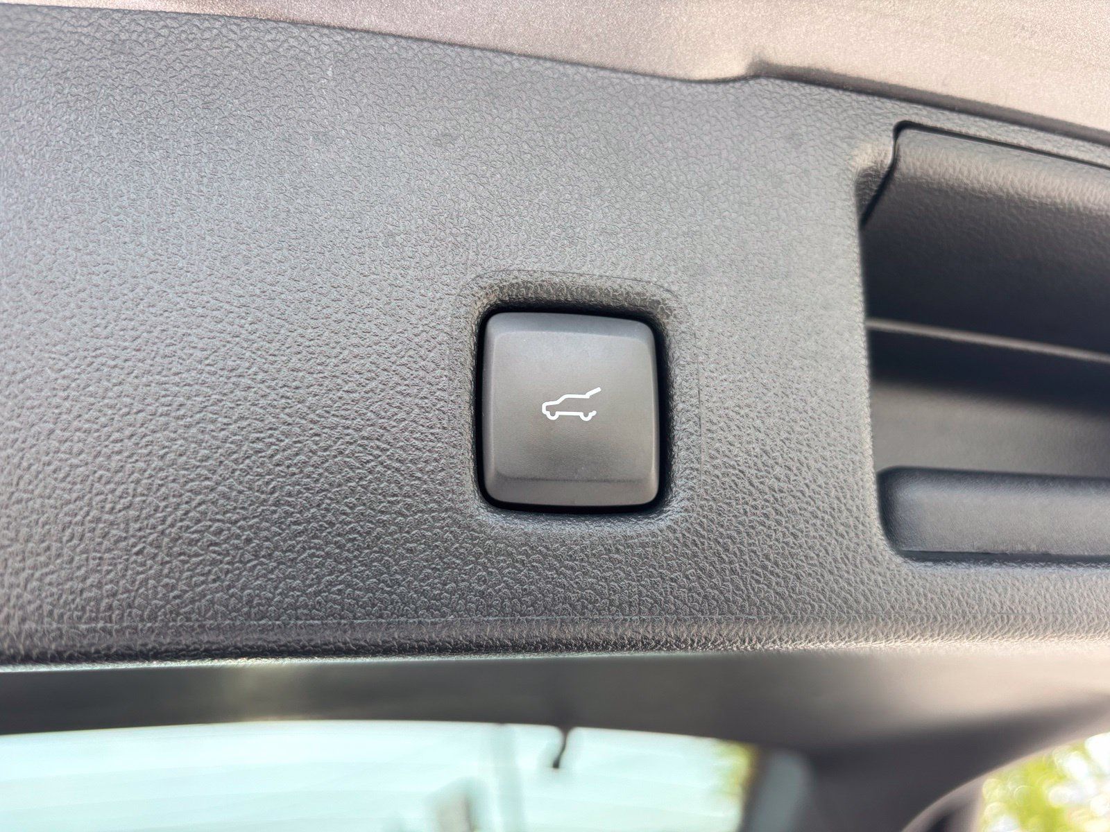 Used 2022 Ford Escape Titanium AWD/4WD image 18