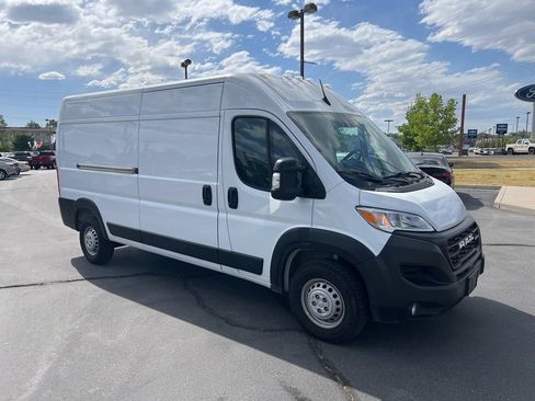 Used 2024 RAM ProMaster 2500 w/ Convenience Group FWD image 5
