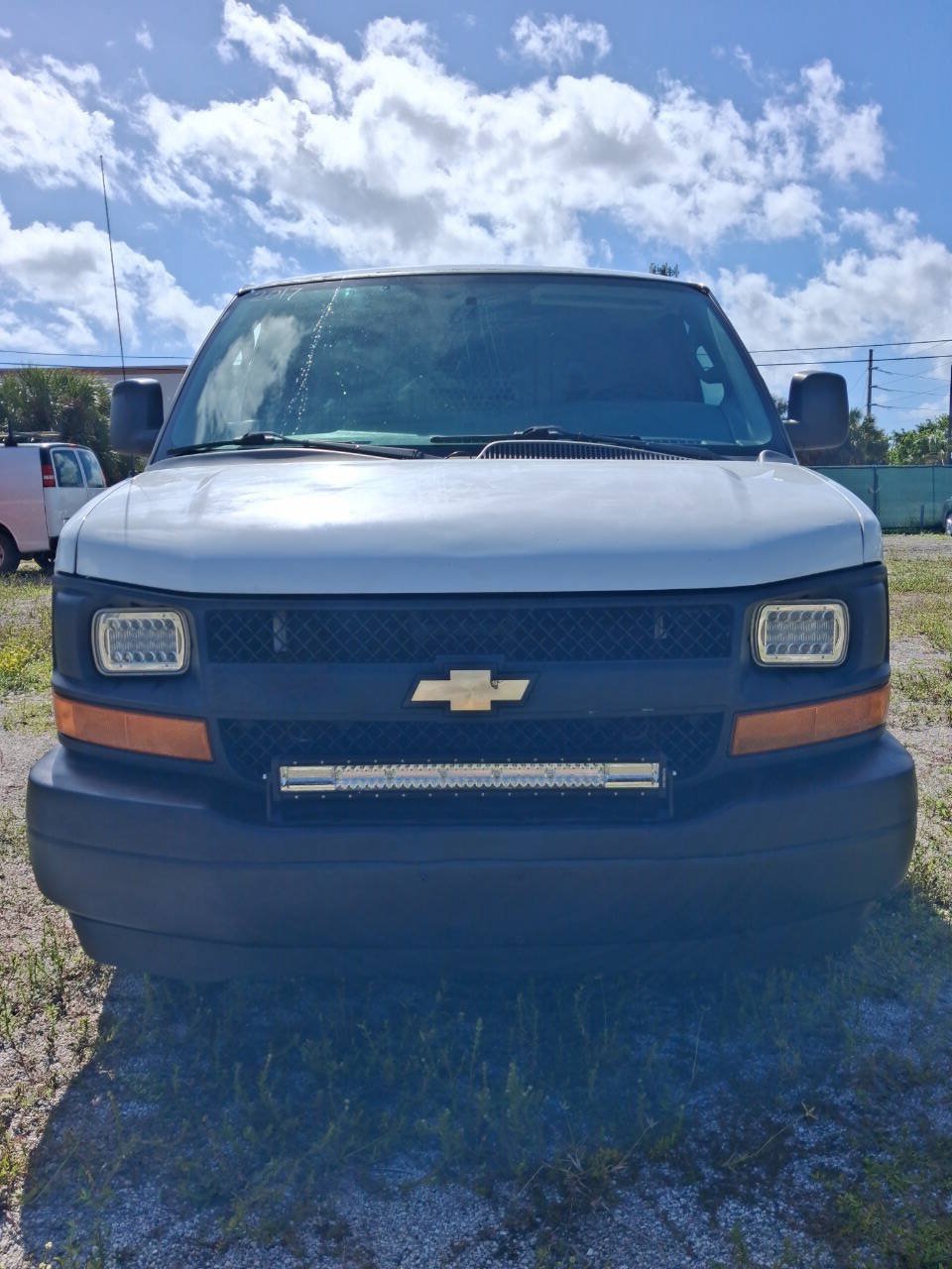 Used 2017 Chevrolet Express 2500 Extended RWD image 3