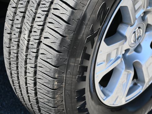 Used 2017 Nissan Titan SV RWD image 12