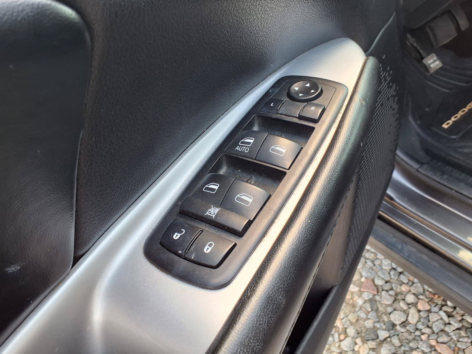 Used 2019 Dodge Journey SE w/ Connectivity Group FWD image 16
