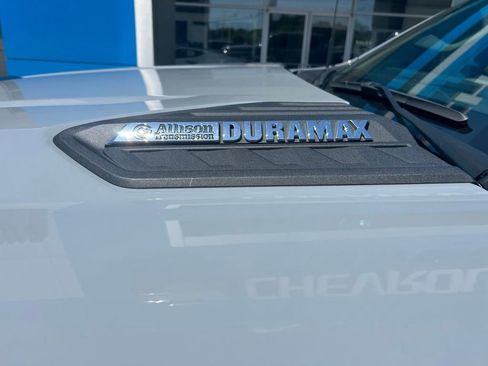 Used 2025 Chevrolet Silverado 2500 ZR2 w/ Technology Package AWD/4WD image 4