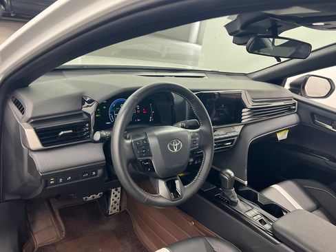 Used 2026 Toyota Camry SE FWD image 10