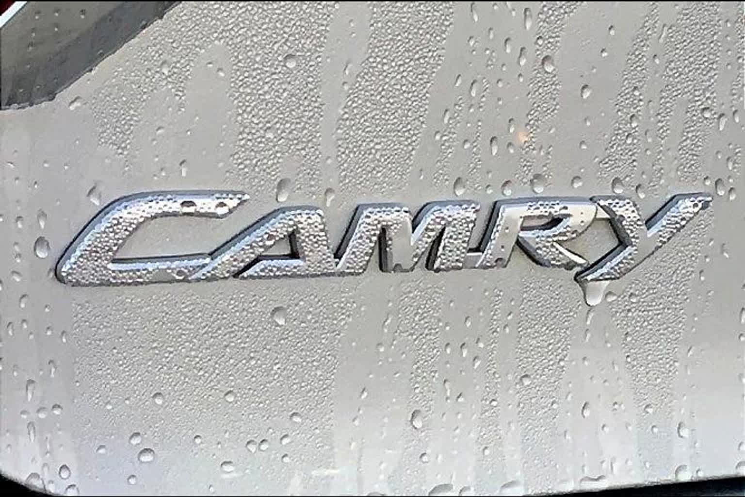 Used 2017 Toyota Camry XLE w/ Moonroof Package FWD image 31