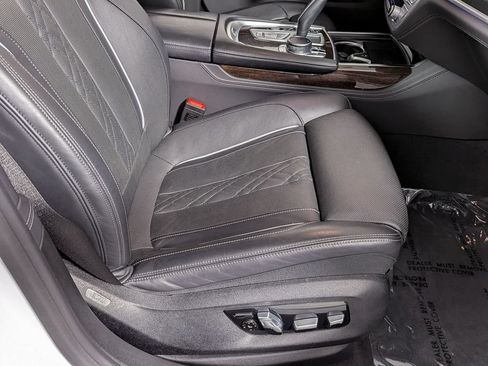Used 2022 BMW 750i xDrive w/ M Sport Package AWD/4WD image 30