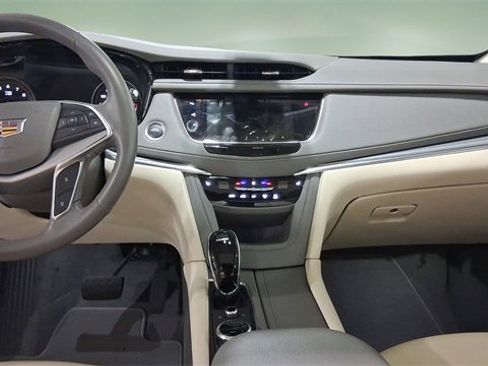 Used 2025 Cadillac XT5 Premium Luxury w/ Technology Package image 10