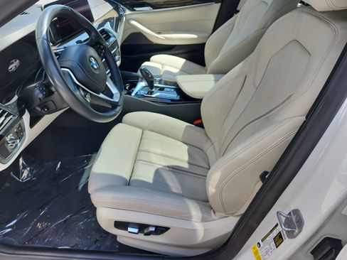 Used 2021 BMW 530i w/ Premium Package RWD image 10