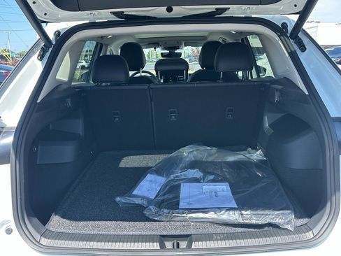 New 2025 Volkswagen Tiguan SE image 3