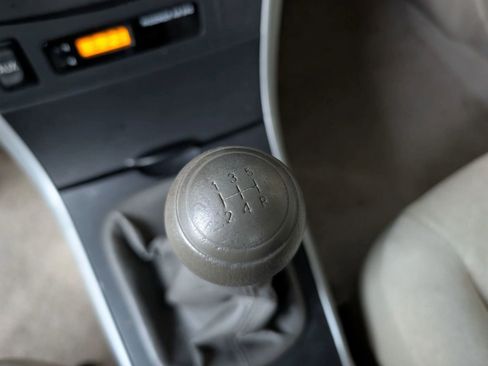 Used 2010 Toyota Corolla image 31