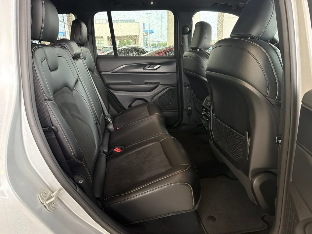Used 2024 Jeep Grand Cherokee Altitude AWD/4WD image 23