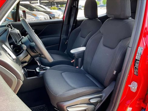 Used 2023 Jeep Renegade Latitude AWD/4WD image 7