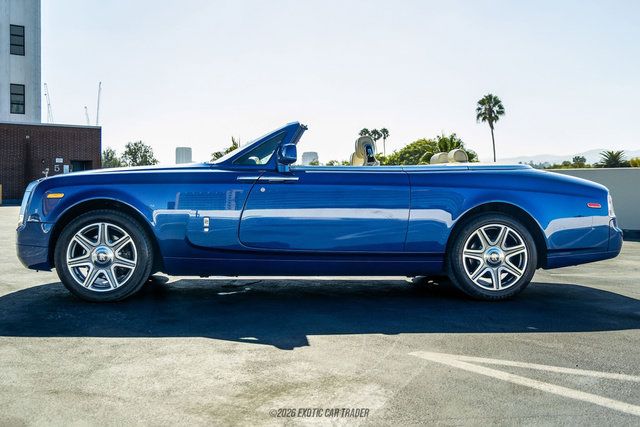 Used 2010 Rolls-Royce Phantom Drophead Coupe RWD image 3